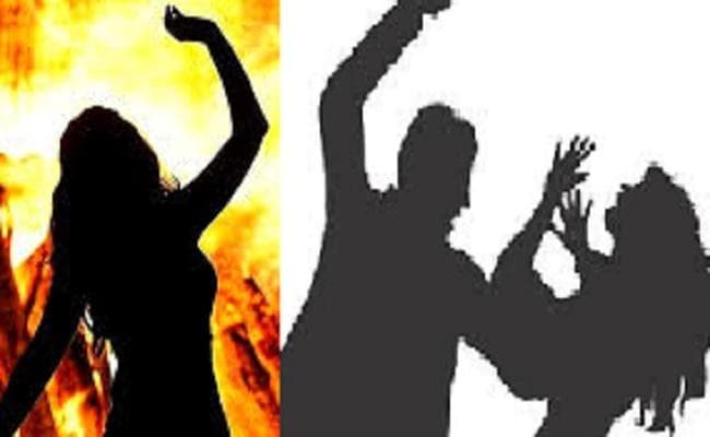 शादी का विरोध करने पर पत्नी को जलाने की कोशिश, अवैध संबंध का विरोध करने पर महिला को पीटा