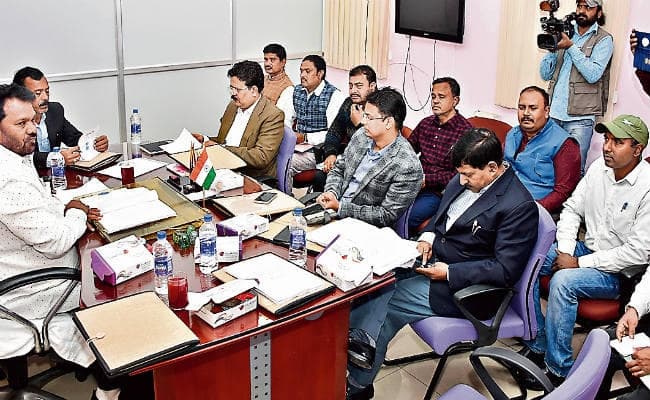 31 हजार टैब से रघुवर दास का संदेश हटाने का आदेश