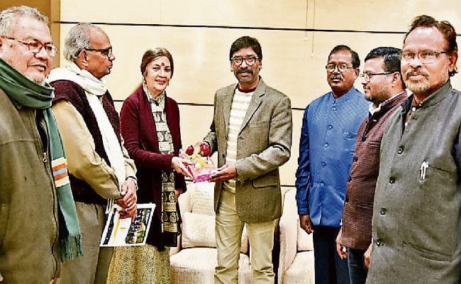 मुख्यमंत्री हेमंत सोरेन से मिलीं वृंदा करात