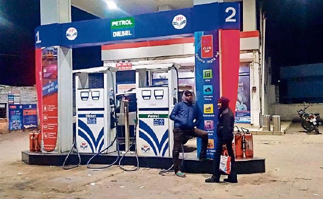 बाढ़ में पेट्रोल पंप मालिक से 8.74 लाख रुपये की लूट