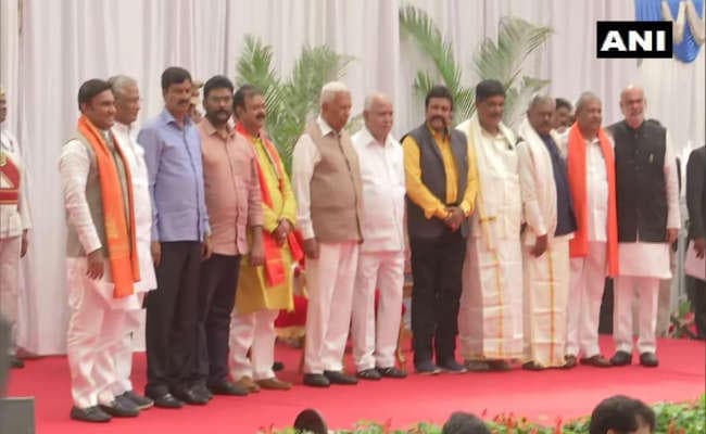 कर्नाटक मंत्रिमंडल का विस्तार, 10 नये मंत्रियों ने ली पद की शपथ
