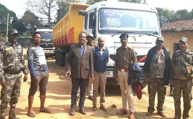 सिमडेगा : परिवहन पदाधिकारी ने जांच के दौरान किया पांच वाहनों को जब्‍त