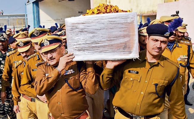 शहीद रमेश पंचतत्व में विलीन, पिता ने दी मुखाग्नि