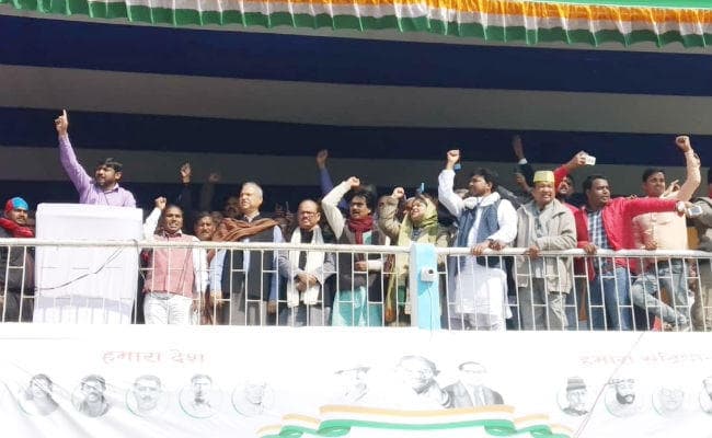 कटिहार में जनसभा से लौटते समय कन्हैया कुमार के काफिले पर फेंका गया जूता