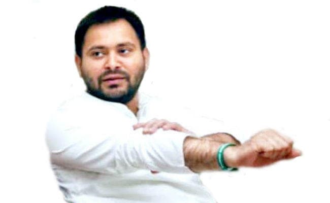 दिल्ली से लौटे तेजस्वी यादव, सफाई कर्मियों की हड़ताल को लेकर उठाये सवाल, कहा...