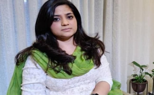 महबूबा की बेटी इल्तिजा का आरोप : केंद्र सरकार की अवैध हरकतों पर उठाने पर उमर और मां हिरासत में