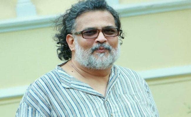 पुणे में संबोधन रद्द करने पर मजबूर हुए बापू के पोते, महाराष्ट्र के मंत्री ने की निंदा