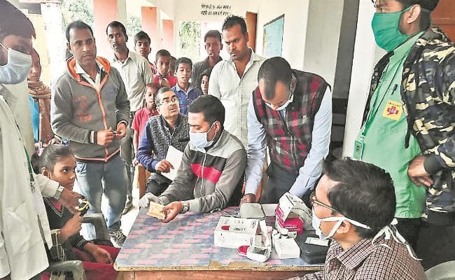 साहिबगंज : स्कूली शिक्षा एवं साक्षरता विभाग ने तीन दिन पहले बांटा स्कूली बैग, बेहोश हुए विद्यार्थी