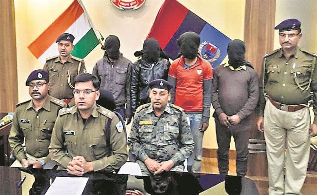 पतरातू डैम से लौट रही युवती से गैंग रेप, चार आरोपी गिरफ्तार