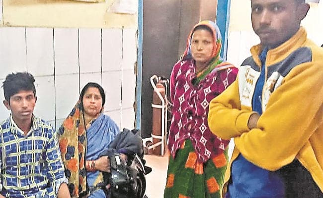 अररिया : जहरीले गेहुअन सांप ने युवक को डंसा तो डंसनेवाले सांप को दांतों से काट कर मार डाला