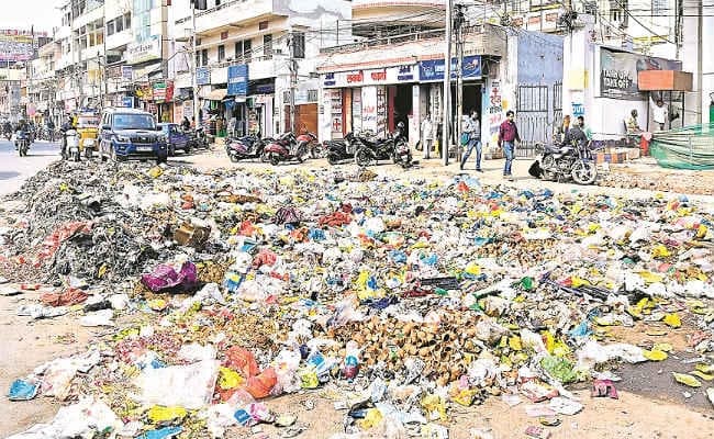 अब सफाई की वैकल्पिक व्यवस्था में जुटा विभाग, हड़ताल खत्म नहीं हुई