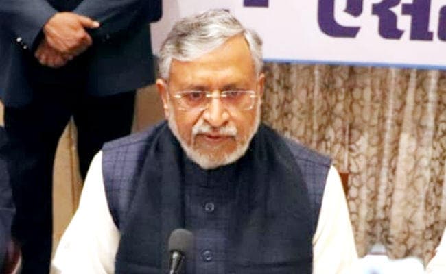 सालाना कर्ज योजना के तहत 95 फीसदी राशि वितरित करें बैंक : सुशील मोदी