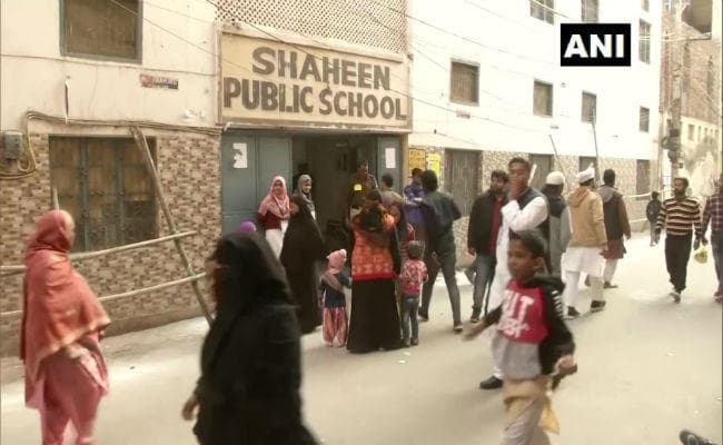 Delhi Election 2020 Live Updates:   ईवीएम में कैद हुआ उम्मीदवारों का भविष्य, लगभग 55 प्रतिशत मतदान