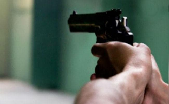 सिमडेगा : हथियार के बल पर 1 लाख 20 हजार की लूट