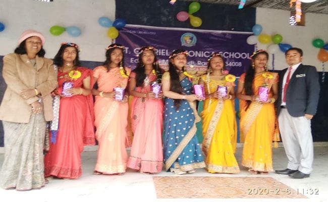संत गैब्रिएल एंड मोनिका स्‍कूल में दी गयी 10वीं के छात्रों को विदाई