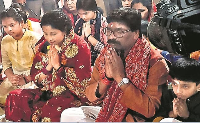 सीएम हेमंत सोरेन ने विंध्याचल में की पूजा