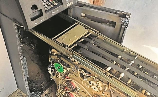 गया : गैस कटर से एटीएम काटा और उड़ा लिये 25.76 लाख