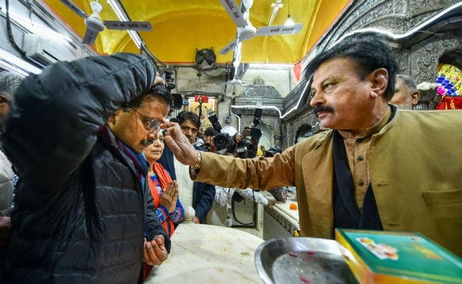 Delhi Election 2020: Exit poll में केजरीवाल को फिर से दिल्ली का ताज, आप कार्यकर्ता EVM की रखवाली में लगे, जानें वोट शेयर