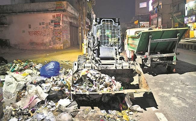 सफाईकर्मियों की हड़ताल खत्म, बनी रहेगी दैनिक मजदूरों की सेवा, रात में काम शुरू, कचरा हटाने में लगेंगे तीन-चार दिन