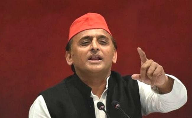 पीएम मोदी पर अखिलेश ने कसा तंज : बोले - बेरोजगारों को भी कोई आसन बता देते, तो अच्छा होता