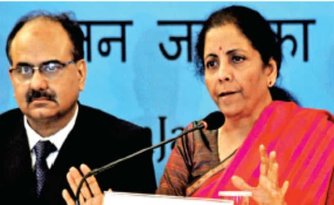 वर्ष में एक बार ही हो दरों की समीक्षा : सीतारमण