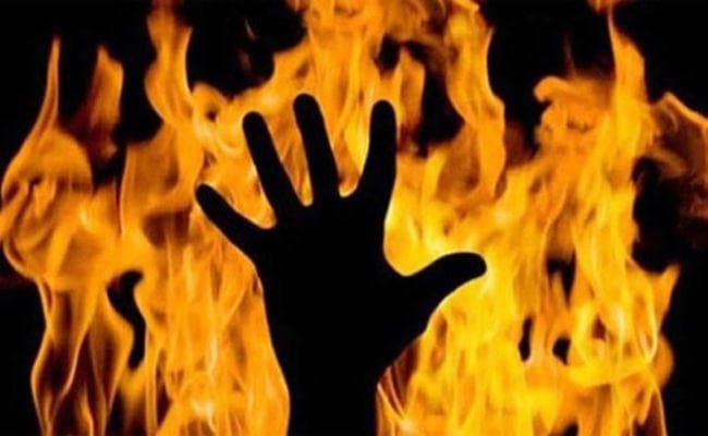 आग से झुलस कर दो बहनों की मौत