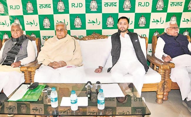 पटना : राजद में दूसरा कोई गुट नहीं, हम सभी लालू गुट के लोग: तेजस्वी