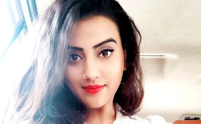 भोजपुरी में अश्‍लीलता पर भड़कीं अक्षरा सिंह, बॉलीवुड अभिनेता रणवीर के साथ करना चाहती हैं रोमांस