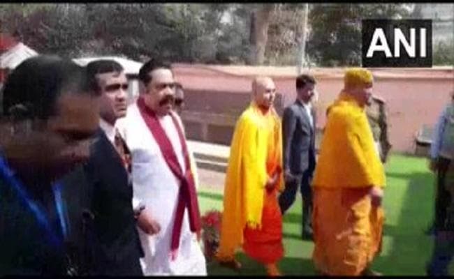 श्रीलंका के प्रधानमंत्री महिंदा राजपक्षे ने बोधगया के मंदिर में पूजा अर्चना की