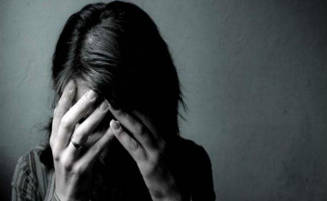 प्रेमी पर प्रेमिका को ब्लैकमेल करने का आरोप