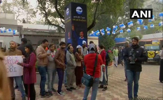 Delhi Election Results Update 2020 : केजरीवाल पहुंचे पार्टी दफ्तर, ''आप'' कार्यकर्ताओं को दी ये नसीहत