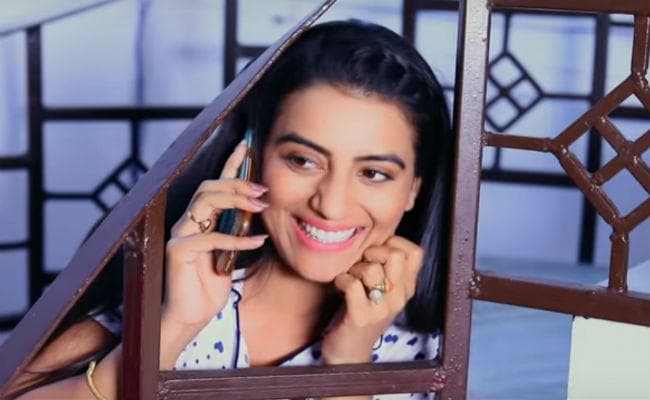 अक्षरा सिंह का TikTok Special Song ‘कॉल करें क्या’ हुआ तेजी से वायरल