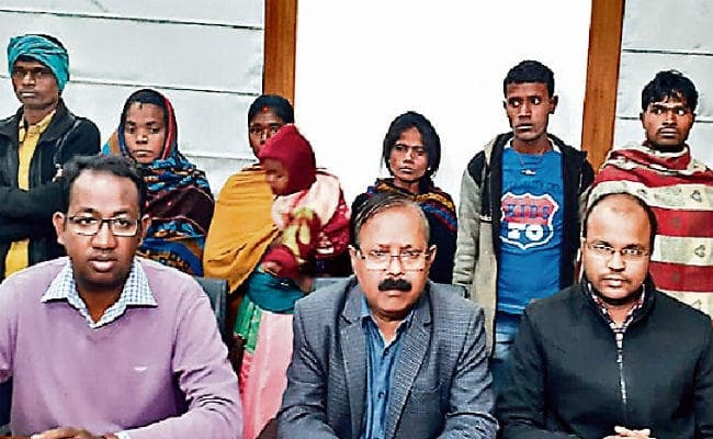 रांची : मुक्त कराये गये छत्तीसगढ़ के 12 मजदूर