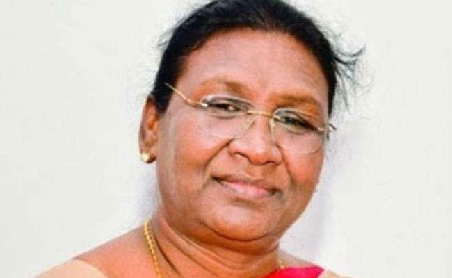 राज्यपाल द्रौपदी मुर्मू पहुंचीं बुरुगुलीकेरा, नरसंहार की निंदा की