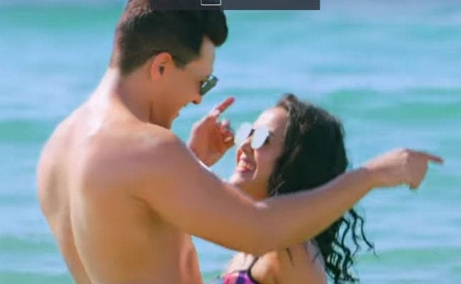 Neha Aditya Romance at Goa Beach: वेलेंटाइन वीक में ''गोवा बीच'' पर रोमांटिक हुए नेहा कक्‍कड़-आदित्‍य नारायण