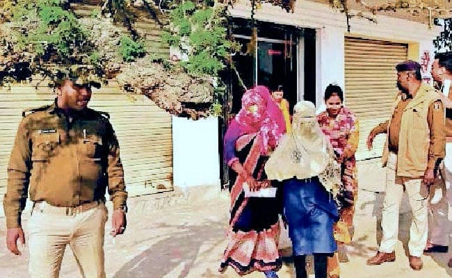 छापेमारी में बड़े सेक्स रैकेट का खुलासा, पांच महिलाओं समेत छह हिरासत में