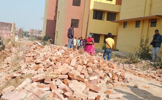 Jharkhand : पलामू मेडिकल कॉलेज में निर्माणाधीन दीवार गिरी, मजदूर की मौत
