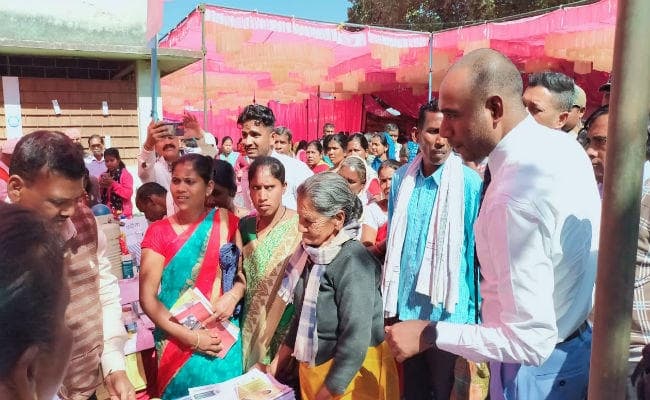 कुरडेग में ”सरकार आपके द्वार”, उपायुक्‍त बोले – संपन्न लोग लाल कार्ड कर दें सरेंडर