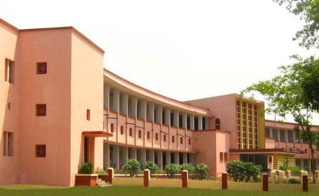 झारखंड में उच्च शिक्षा बदहाल, विश्वविद्यालयों में आधे पद रिक्त