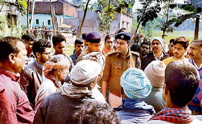 मुजफ्फरपुर : खाट पर सोयी बुजुर्ग महिला पर केमिकल डालकर जलाया