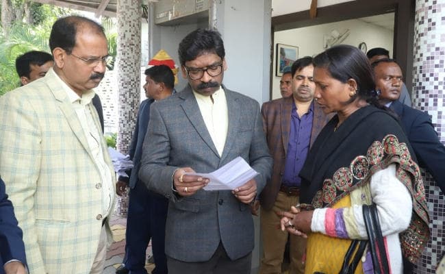 फरियादियों से मिले हेमंत सोरेन, दिये जरूरी दिशा-निर्देश