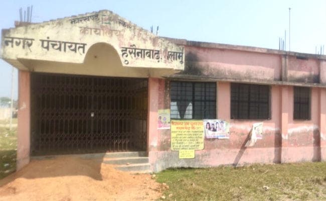 अपना भवन रहने के बावजूद धर्मशाला में चलता है नगर पंचायत कार्यालय