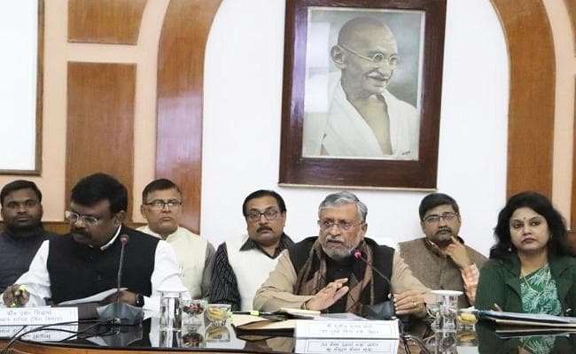 बिहार में आंगनबाड़ी सेविकाओं के बाद अब आशा कार्यकर्ताओं को भी स्मार्ट फोन : सुशील मोदी