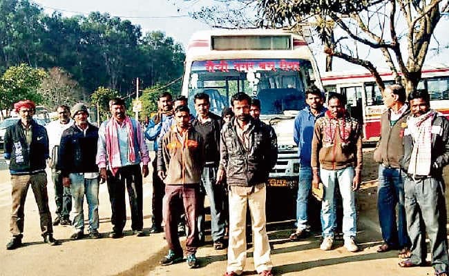 पॉकेटमारों के डर से छह घंटे ठप रहीं सिटी बसों की सेवाएं, चालकों ने कहा- चाकू लेकर झुंड में चढ़ते हैं चोर, पुलिस नहीं करती कार्रवाई