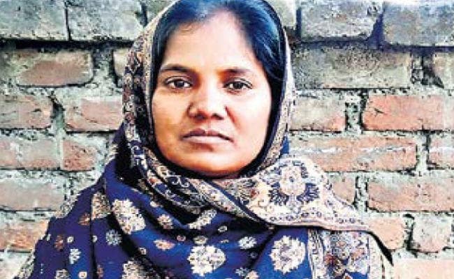 सलाम कीजिये शीला की हिम्मत को, जो दुष्कर्म की शिकार नाबालिग का परवरिश कर, न्याय दिलाने के लिए लड़ रहीं है़ं