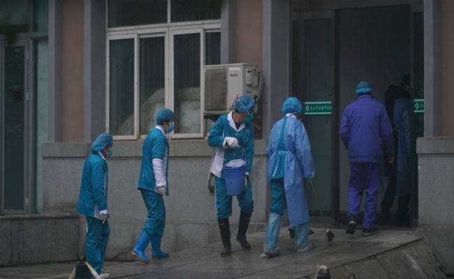 चीन में कोरोना वायरस का कहर: मृतकों की संख्या 1500 पार, चपेट में 64 हजार से ज्यादा लोग