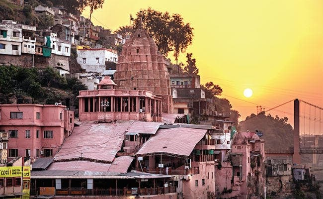 ओंकारेश्वर : नर्मदा तट पर शिव दर्शन