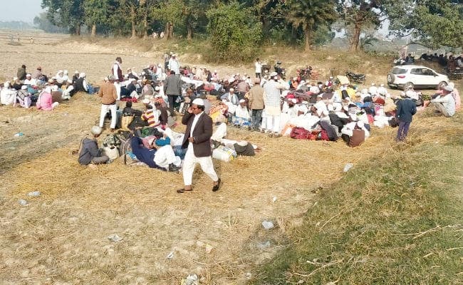 नेपाल में आयोजित इज्तिमा में भाग लेने जा रहे लोगों को सीमा पर रोका गया, फिर...