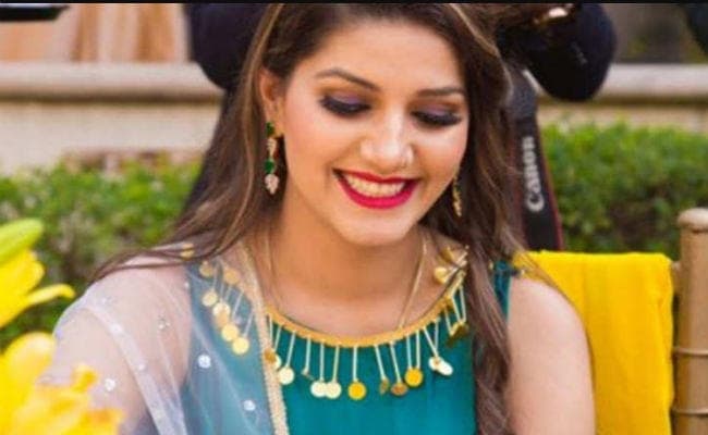 Sapna Choudhary Dance Performance Ranchi: मशहूर डांसर सपना चौधरी ने शहरवासियों को थिरकाया, इस वजह से हुआ हंगामा