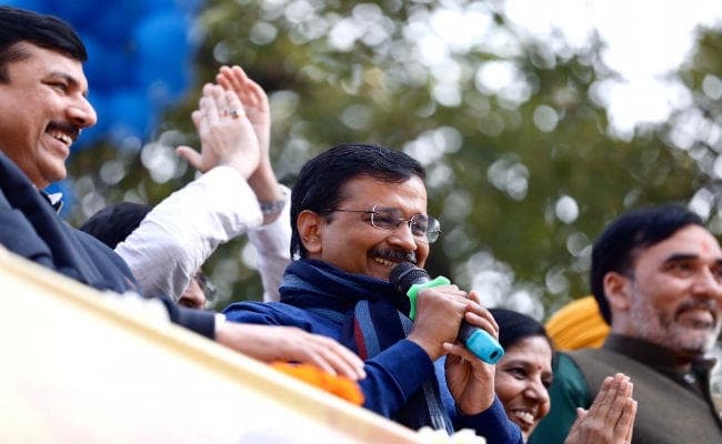 केजरीवाल सरकार के शपथग्रहण में शिक्षकों की लगायी गयी ड्यूटी, विवाद